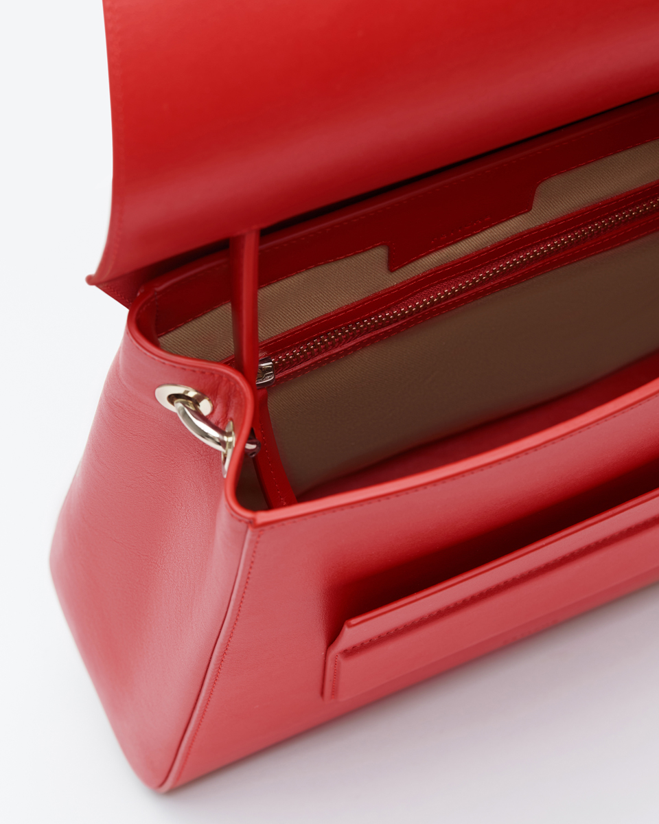 Красная сумка трапеция кроссбоди из натуральной кожи от FETICHE S.007.med. Ruby Red