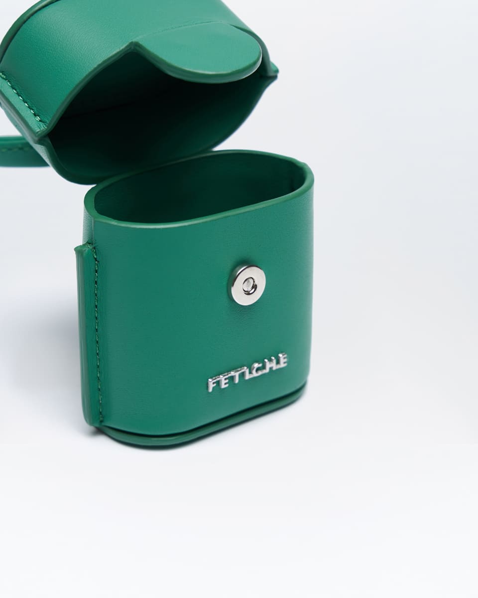Стильный зеленый футляр для наушников AirPods от FETICHE F.035. Emerald